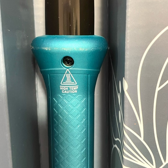 Haute Mess 19/25 Clipless Curling Wand MSRP $265 - Picture 2 of 8